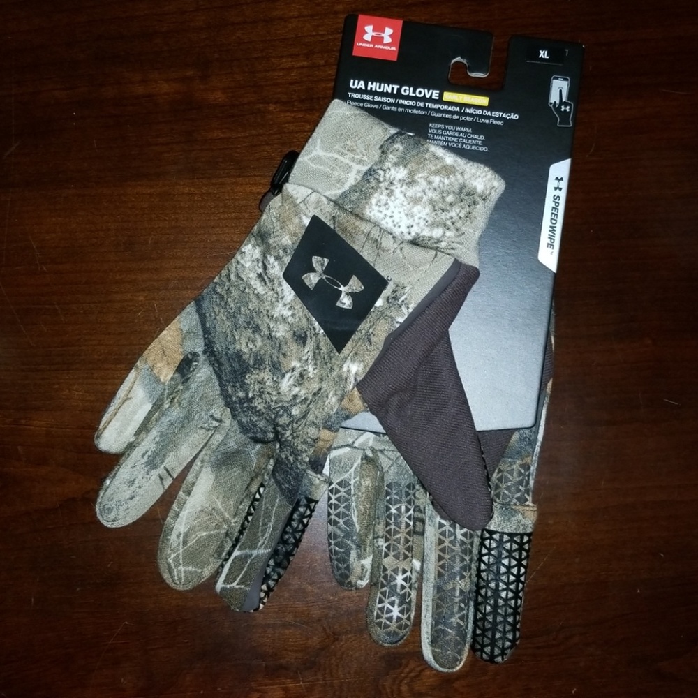 NWT Under Armour gloves